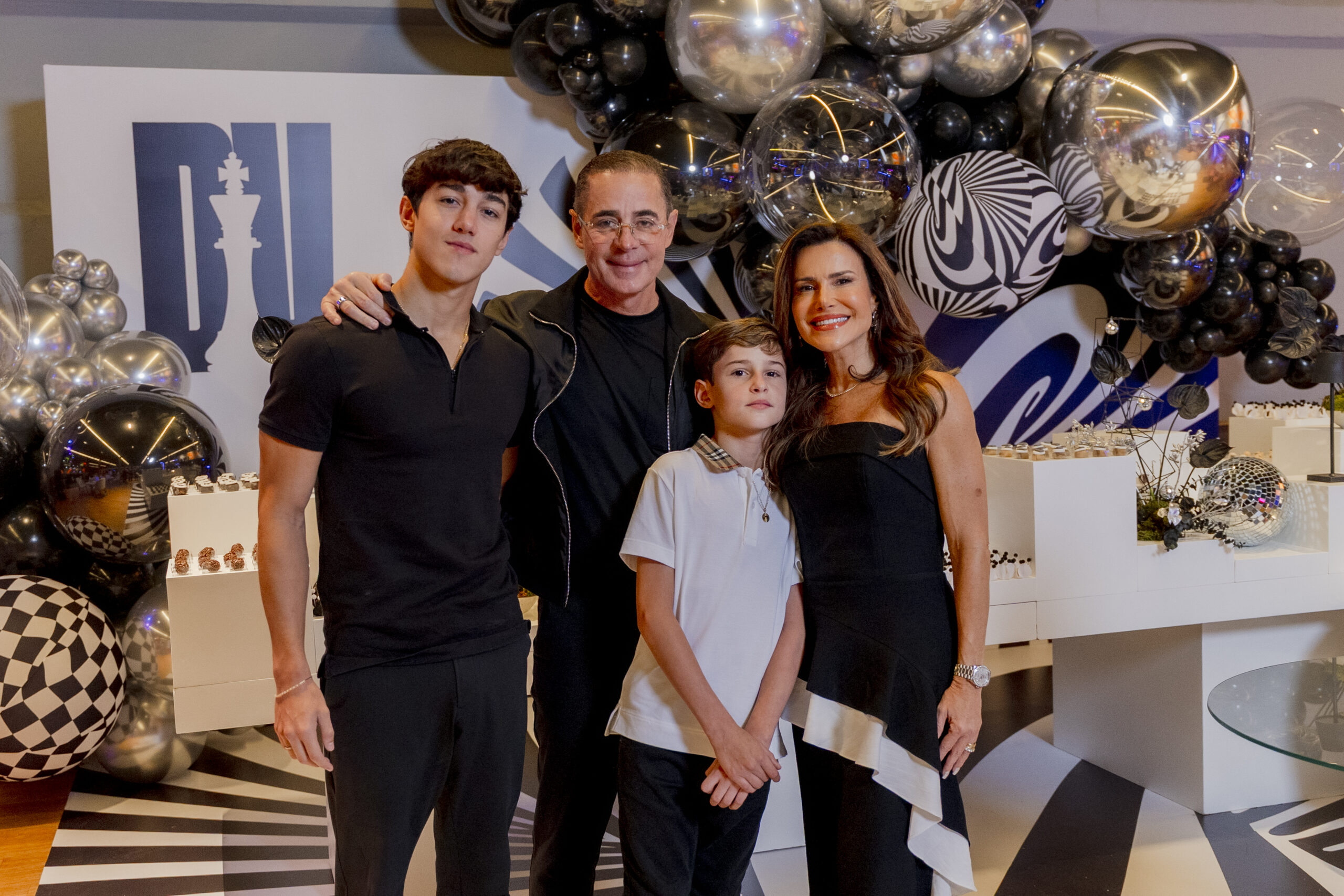 Paulo Vieira celebra vida do filho no Planeta Kids Tamboré