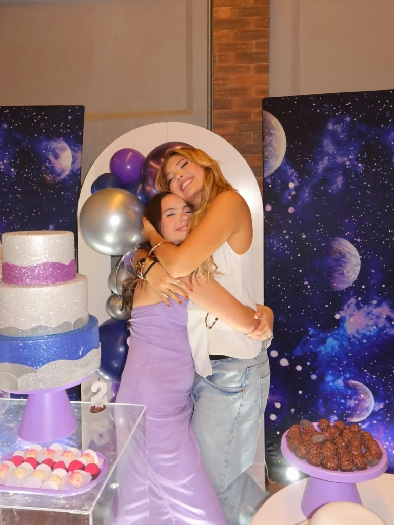 Mari Menezes faz festa para irmã no Planeta Kids Tamboré
